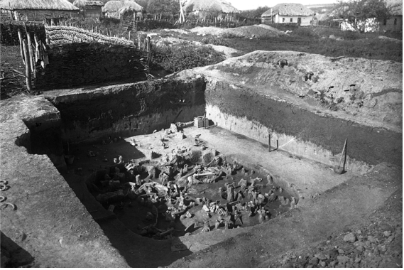 Остатки жилища I (верхнего) культурного слоя (1937г.)